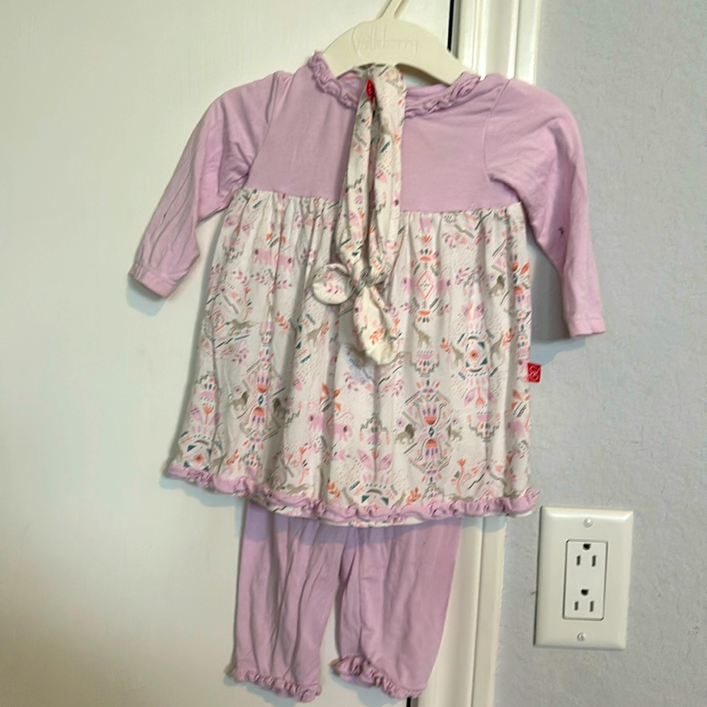 Magnetic me pink Aztec set with matching bow